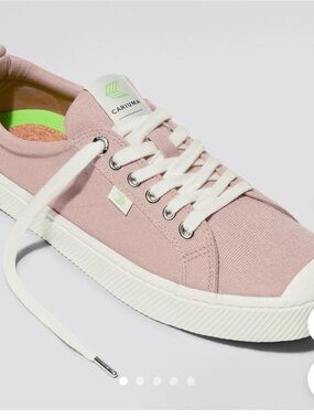 Cariuma OCA Pink Canvas Low-Top Sneakers with Cream Laces